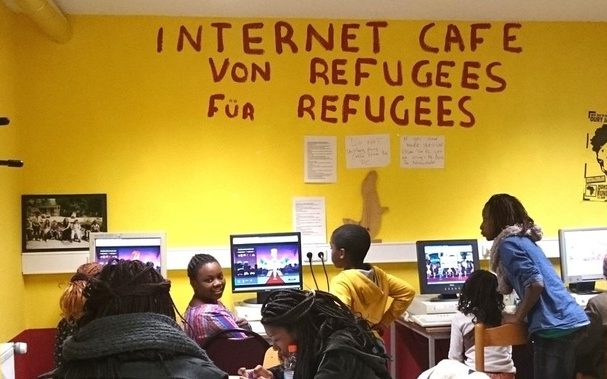 Internetcafé von Flüchtlingen für Flüchlinge